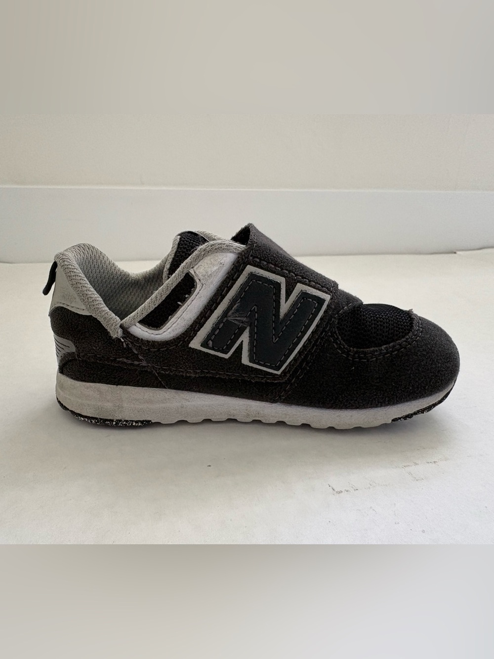 New Balance 574 NEW-B Hook & Loop Black Toddler Boys Sneakers Sz 8.5M Athletic - Picture 5 of 7